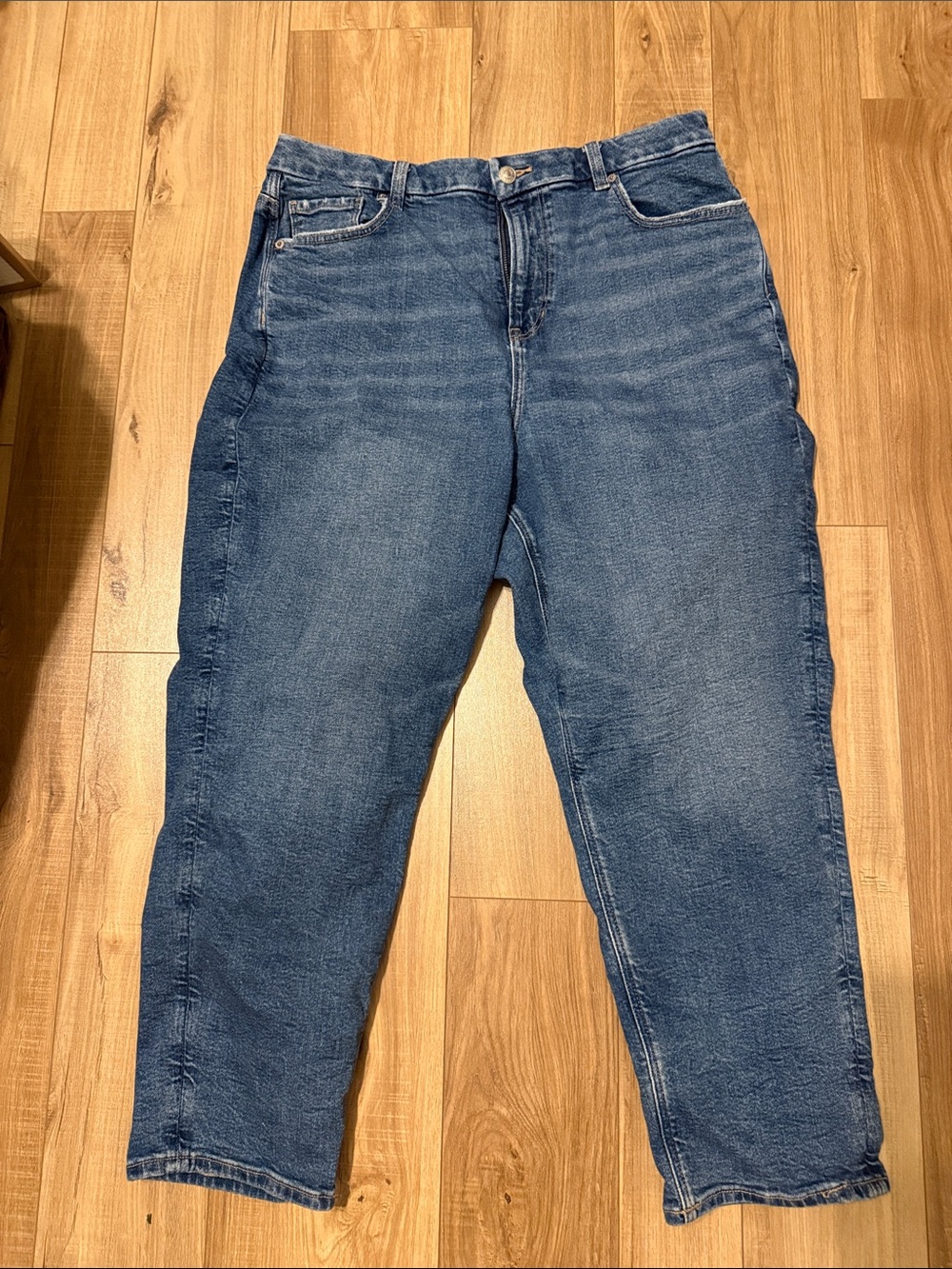 AE Women’s Blue Denim Jeans - Curvy Mom High-Rise